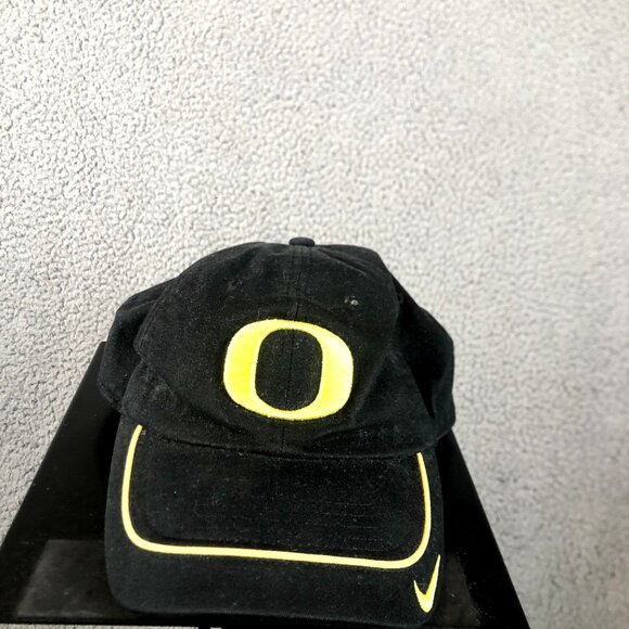 Vintage Nike Team Mens Green Oregon Ducks Fitted Strap Hat Baseball Cap Swoosh - Picture 1 of 3